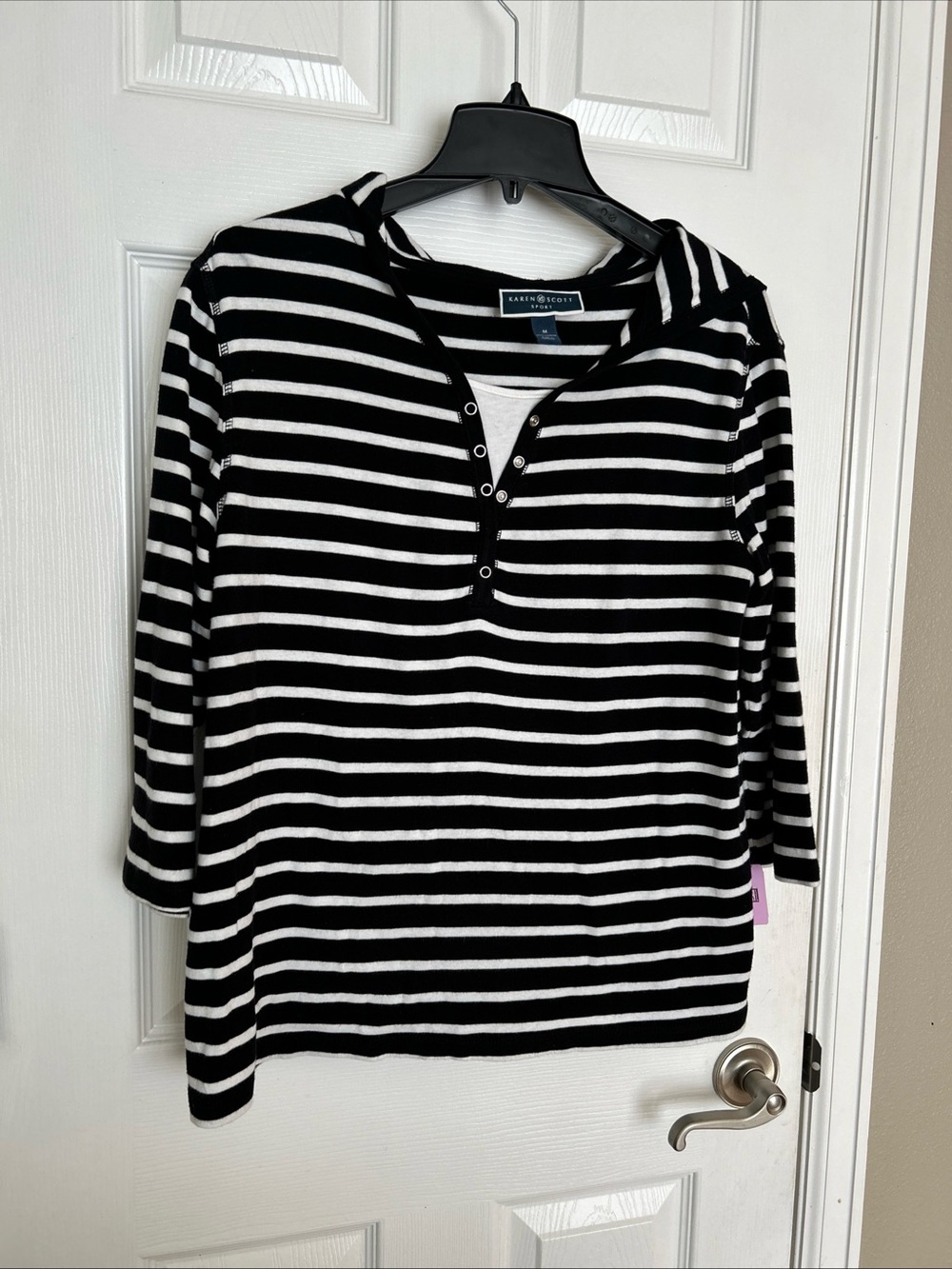 Karen Scott women’s Top pullover Black and White Striped